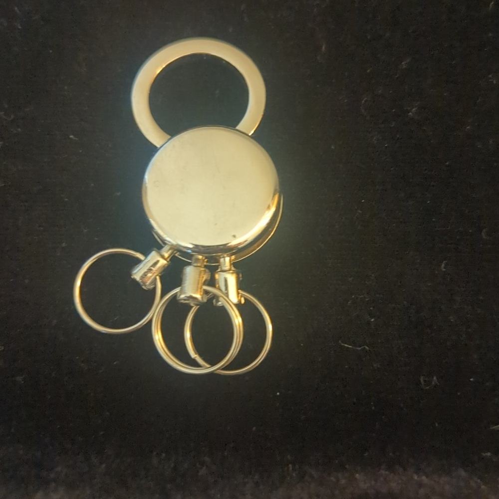 Three Ring Spider Key Chain - Picture 2 of 3